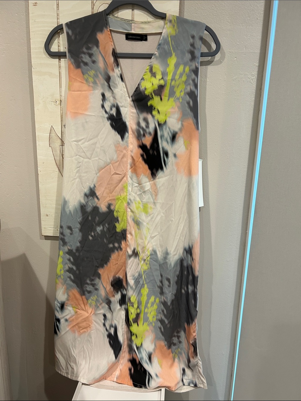 Calvin Klein V-Neck Abstract Print Shift Dress in Peach, Gray & Lime